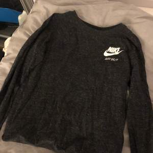 Nike tröja i storlek XS! Skriv för fler bilder / bild på 💞