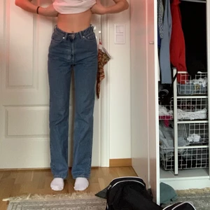 Weekday jeans rowe - Som nya! As bra skick! Strl Waist 25 och längd 32, modellen rowe