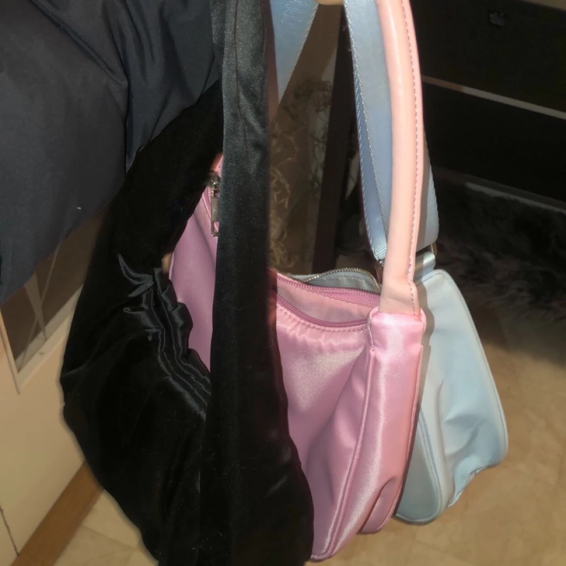 Väskor!🦋 obs bara den rosa kvar!