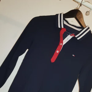  - Säljer en Tommy hilfiger tröja i storlek S  Bra skick 