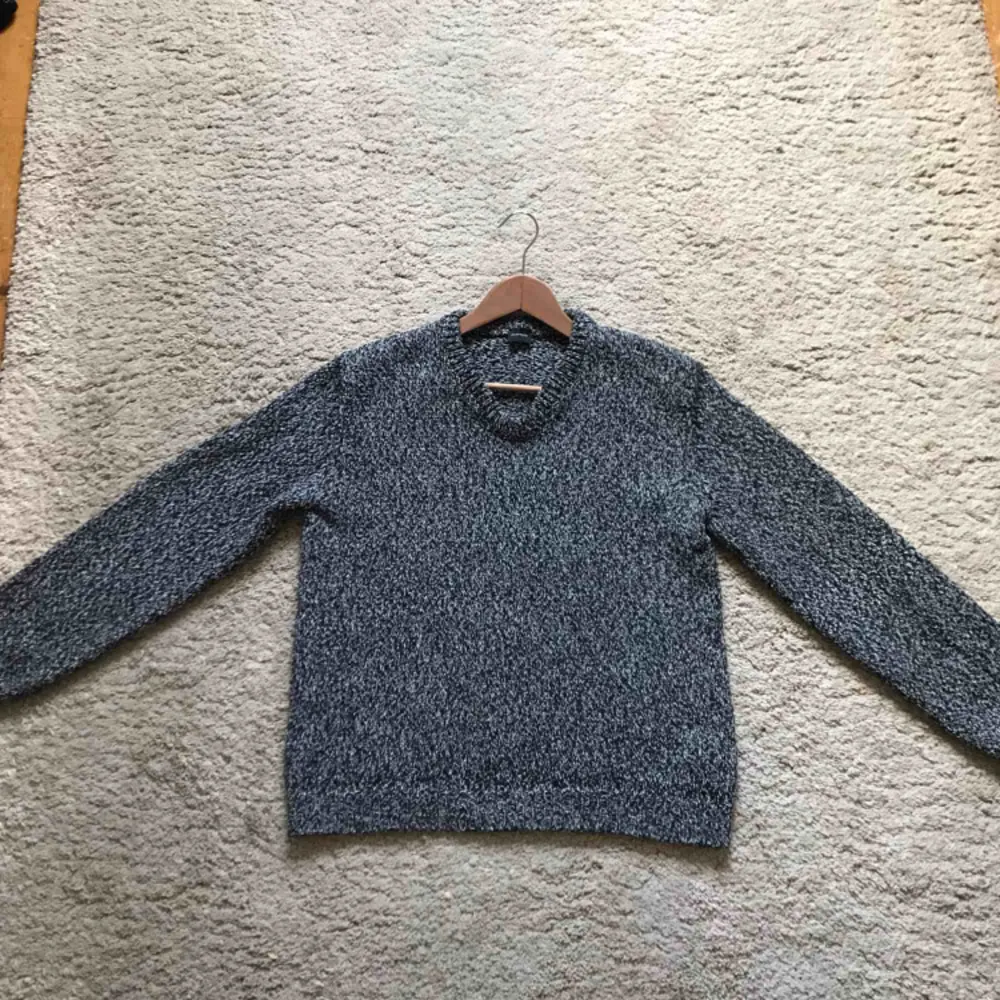Keyhole Knitted Sweater från Jil Sander under Raf Simons eran. Tröjan är från 2006 A/W kollektionen och var med på runway. 10/10 condition. . Tröjor & Koftor.