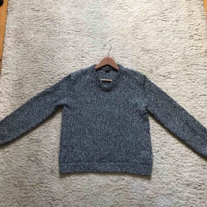  - Keyhole Knitted Sweater från Jil Sander under Raf Simons eran. Tröjan är från 2006 A/W kollektionen och var med på runway. 10/10 condition. 