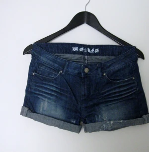 Mörkblå shorts från bikbok - Mörkblå shorts från bikbok