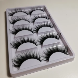  - Superlyxiga fakemink-fransar. Långa och mycket volym. 20 kr/par eller 4 par för 60 kr 🌟 