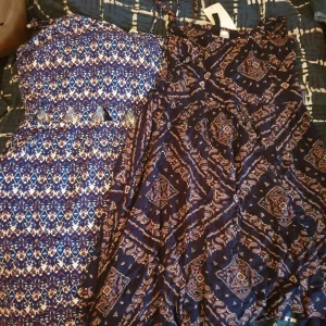  - Två helt nya klänningar med lappar kvar, passar en S