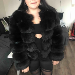 - Helt ny och oanvänd faux fur jacket från veraldo. Alla lappar  är kvar.  Endast testad 1gång o de va på bilden! Frakt tillkommer:) 