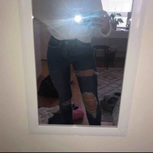  - Slitna jeans aldrig använda stl xs 
