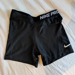  - Nästan oanvönda nike shorts i barnstorlek. Passar XS-S.