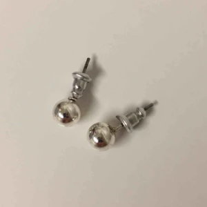  - Oanvända örhängen! Fri frakt. 