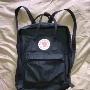  - Kånken Skick 8/10 Färg Space Grey