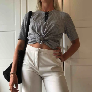  - Riktigt skön luftig basic tshirt i 95% polyester. Strl XL men skulle mer beskriva den som en luftig M. Frakt 36kr 👽