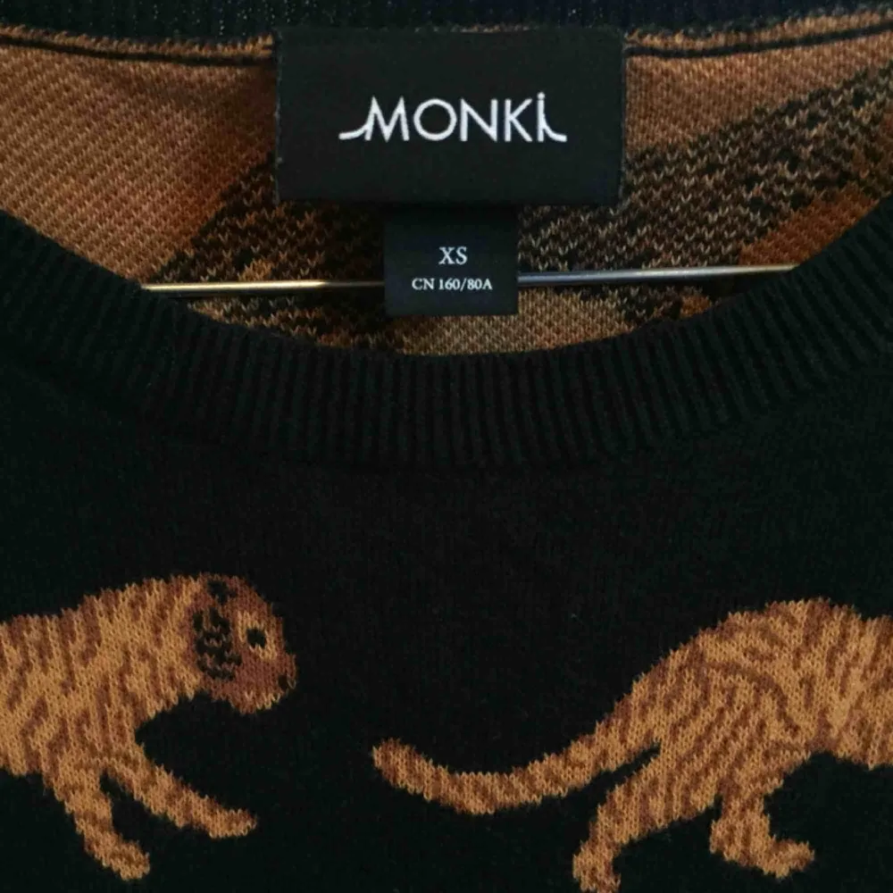 Söt tiger tröja från Monki. Vi delar på frakten. 🐅🐅🐅. Tröjor & Koftor.