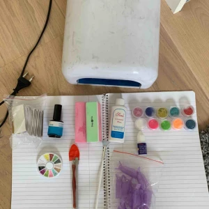  - Grejer till gelenaglar, några grejer är använda men funkar bra och är dyra att köpa nya. Köparen betalar frakt. 