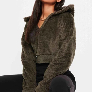  - Fluffig hoddie topp från missguided. Endast testad.  