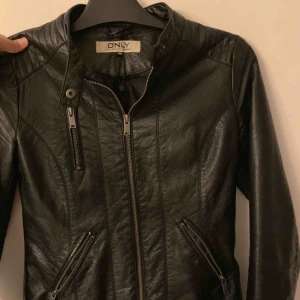  - Bra skick  , stl XS 34 men passar även en S.  Finns att hämta i Malmö 