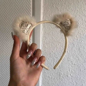  - Pälsiga 🐻-öron med glitter, swish finns (frakt=42kr) möts även upp i Helsingborg/Landskrona.