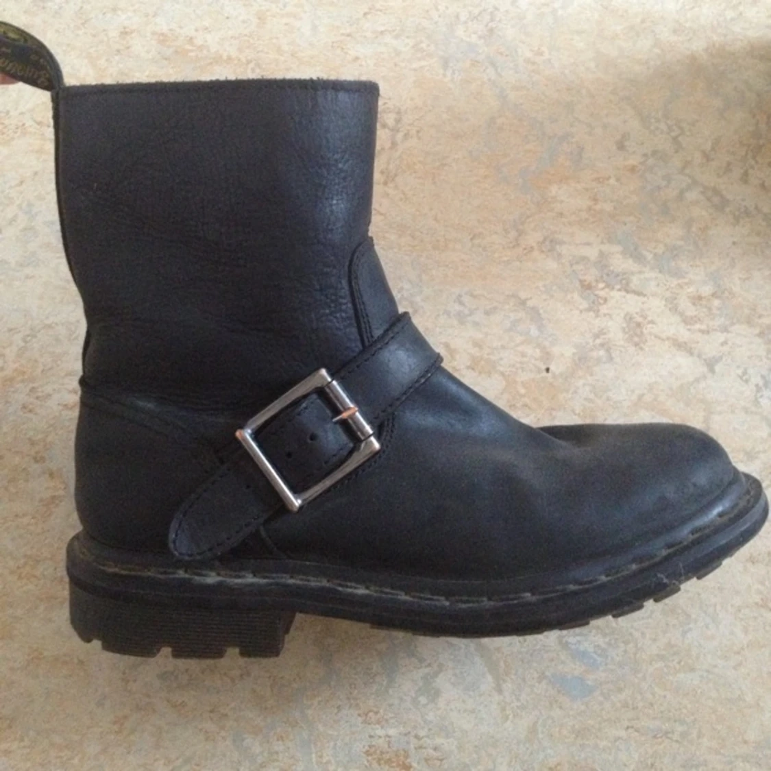 Dr Martens i fin kvalité. Varma och sköna. Perfekta i höst/vinter :) 