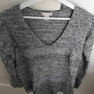  - Stickad tröja från HM Knappt använd. 