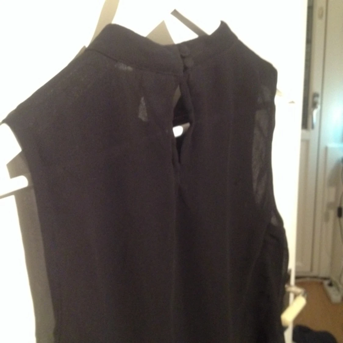 Superfin blus/klänning med fint knäppe bak  - 1413747291