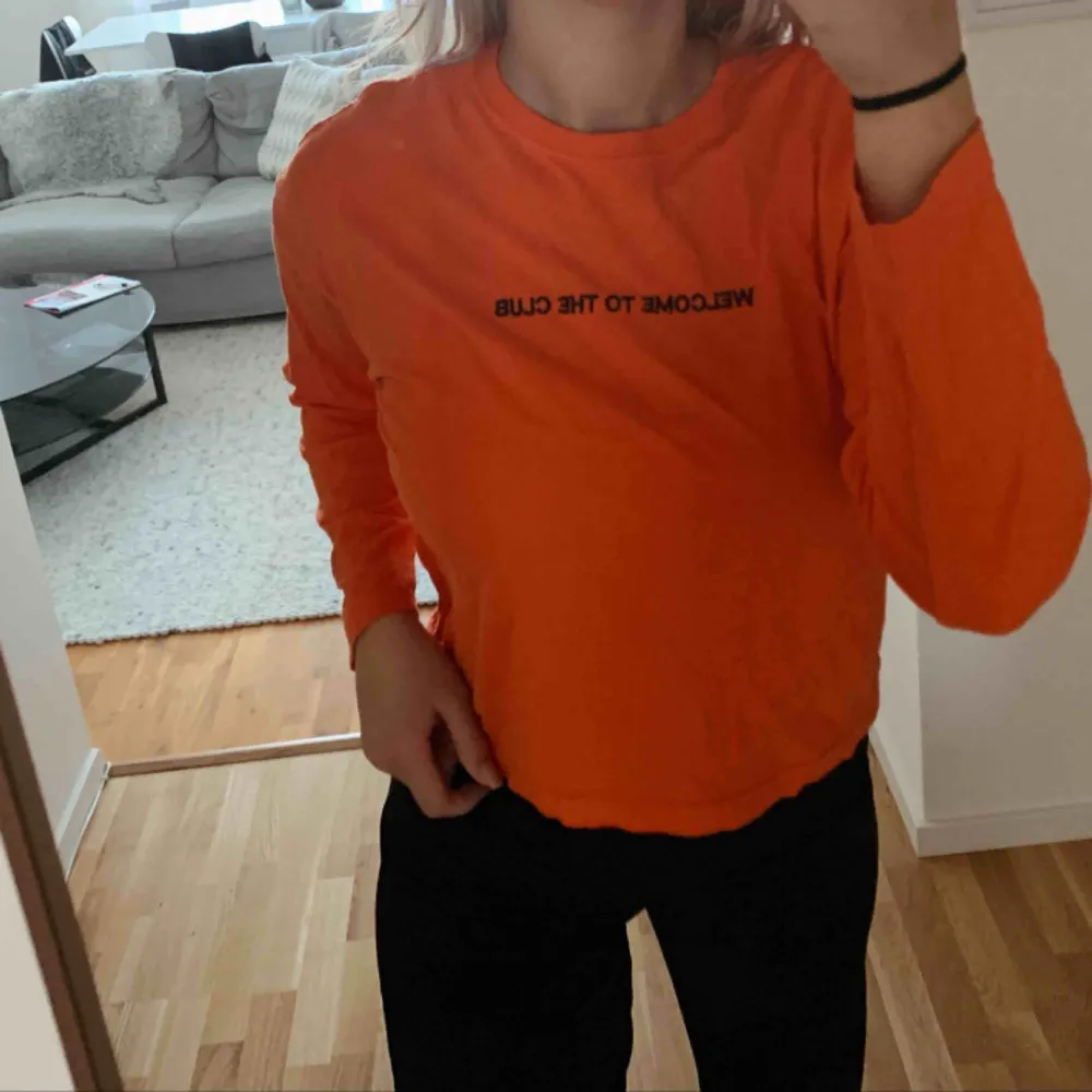 En orange långärmad tröja från Carlings. Endast använd 1 gång. Storlek S. Köparen står för frakten!. Tröjor & Koftor.