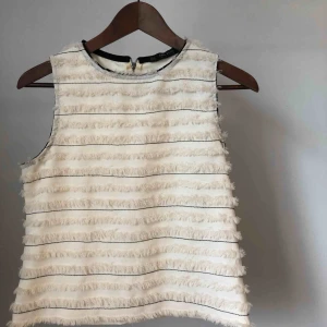  - Mycket fin blus från Zara i storlek XS som passar perfekt till middagar eller fest🦋möts upp i Stockholm.