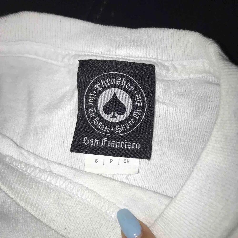 Säljer en trasher tröja. Köpte den i våras och endast använd 5ggr. Möts upp i Stockholm eller så står köparen för frakten:). T-shirts.