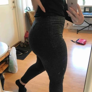  - Glittriga byxor från Vero Moda ✨ använda på nyår 2018, passar utmärkt till fest !