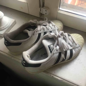  - Rätt slitna skor så säljer billigt , men fortfarande snygga 