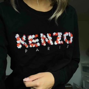  - Oanvänd kenzo tröja, storlek M men passar en S, nypris 2200kr