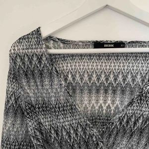  - Jättefin blus från BikBok. Aldrig använd! 