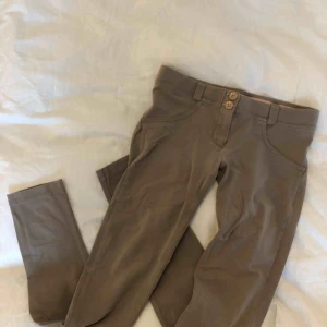  - Freddy Wrap up byxor. Mindre slitage därav det låga priset. 