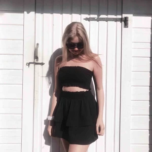  - Säljer denna jättefina kjolen från GinaTricot, använd ca 3ggr köptes för ca 1 månad sedan. -storlek XS(men mer som en S) -nypris runt 300, säljes för 120kr