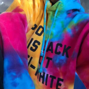  - En ursnygg batik hoodie ( från greenboxshop ) med texten ”Pro black is not anti white”. Storlek S, men är mer XS. Säljer pga. kommer inte till användning. Skriv för bilder, betalas med swish med tillkommande frakt. //R