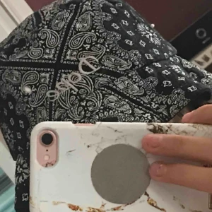  - snygg DOPE buckethat köpt för 250kr men säljs för 110kr (+36kr frakt) ~