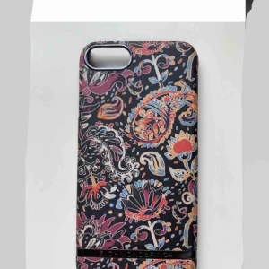  - Jättefint skal från Richmond & Finch som passar IPhone 6/6s/7/8. Säljer pågrund av att jag har en XR numera. Skalet är använt ca 2 ggr alltså nyskick. Skalet är köpt för 199 kr. Förpackning finns kvar. Kan frakta men då tillkommer fraktkostnad!