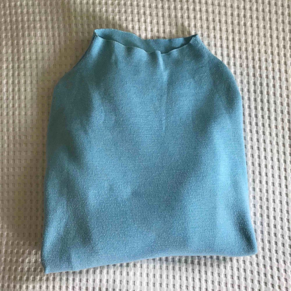 Super snygg blå tröja från H&M, perfekt till hösten!. Tröjor & Koftor.