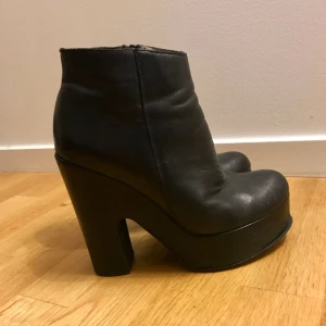  - Snygga höstskor, bekväma med platå. Från scorett storlek 38