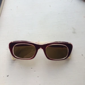  - Balla solglasögon. Köparen står för frakt