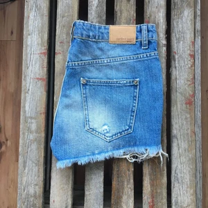  - Jeansshorts från Gina Tricot. Aldrig använda.