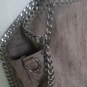  - Jättefin Stella mccartney inspirerad väska. Helt ny och i super skick. Har swish 💗