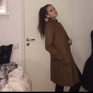  - Aldrig använd kappa, köpt förra året men aldrig använt den. Varm o skön nu till hösten. Köparen står för frakt, kan annars mötas upp i Stadshagen, Kungsholmen 