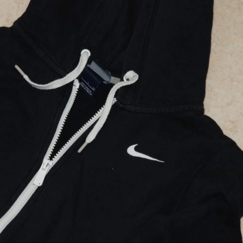 Nike tröja å byxa Tröja S Byxa 158-170cm. Hoodies.