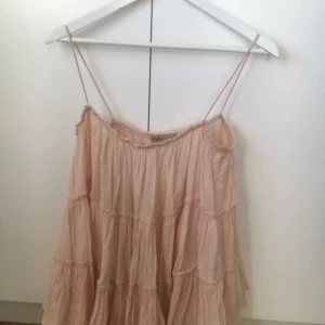  - Fint Linne från Rabéns Salonger väldigt lite använt. 
Kan skickas men köparen betalar frakten! 