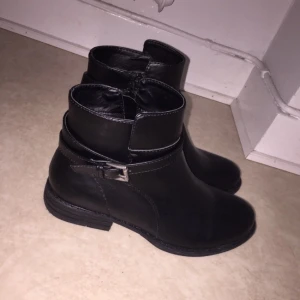  - Oanvända boots
