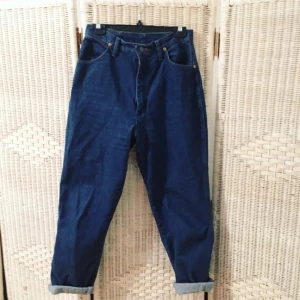  - Höga tighta blåa jeans!! Jag köpte dem i somras på Beyond Retro ❤️ jag föredrar swish :-)

❗️Föredrar swish ❗️

FRI FRAKT 💌
