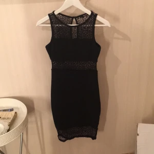  - En riktig fin fest klänning köpt på Bik Bok. Knappt använd så den är i väldigt bra skick! Normal i storleken
