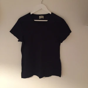  - Tisha från acne. Nyskick!