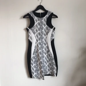  - Klänning från River Island 🕶 inklusive frakt