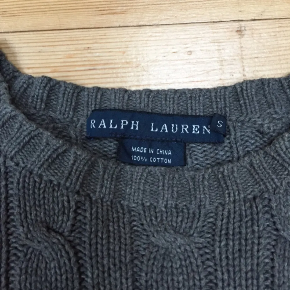 Äkta klassisk Ralph Lauren-tröja köpt i nyc. Använd fåtal gånger. Utmärkt skick. . Stickat.