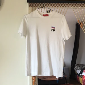  - Använd ca två ggr köpt på doverstreetmarket i London, helt slutsåld gosha rubschinskiys T-shirt stl S.